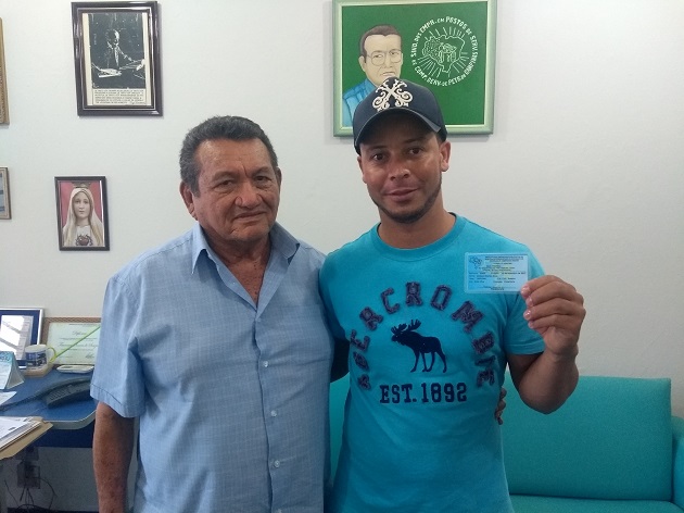 Frentista consegue com a ajuda do sindicato realizar cirurgia nos olhos